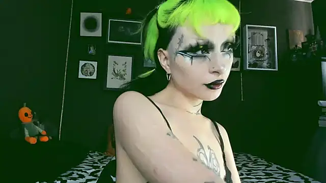 Snapshot of insania_9999_ chatting on January 15, 5:37 pm insania 9999 online show from January 15, 5:37 pm