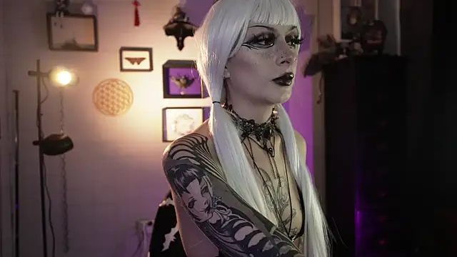 Snapshot of insania_9999_ chatting on July 19, 3:38 pm insania 9999 online show from July 19, 3:38 pm