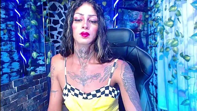 Snapshot of kissingdevil chatting on January 12, 1:21 am kissingdevil online show from January 12, 1:21 am