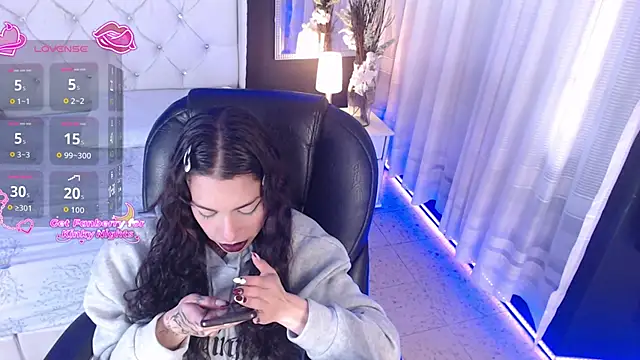 LiaVillalobos online show from November 28, 1:03 pm