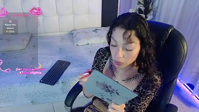 LiaVillalobos online show from December 16, 2:00 pm