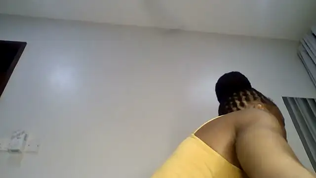 Snapshot of sweet_sassy_ chatting on April 22, 3:31 am sweet sassy online show from April 22, 3:31 am