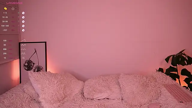 Snapshot of annie24_evans chatting on January 18, 12:35 am annie24 evans online show from January 18, 12:35 am