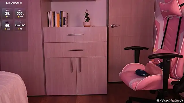 Snapshot of annie24_evans chatting on March 4, 5:42 am annie24 evans online show from March 4, 5:42 am