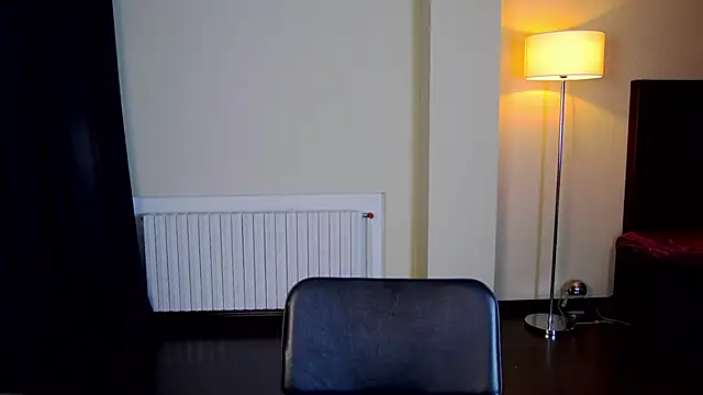 Snapshot of Friend12321 chatting on February 6, 2:00 am Friend12321 online show from February 6, 2:00 am