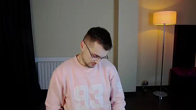 Snapshot of Friend12321 chatting on March 9, 11:14 pm Friend12321 online show from March 9, 11:14 pm