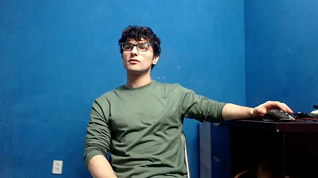 Snapshot of alex_blu chatting on March 12, 6:33 pm alex blu online show from March 12, 6:33 pm