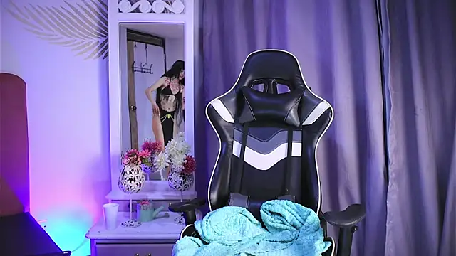 Snapshot of dianebleu chatting on January 22, 3:52 am dianebleu online show from January 22, 3:52 am