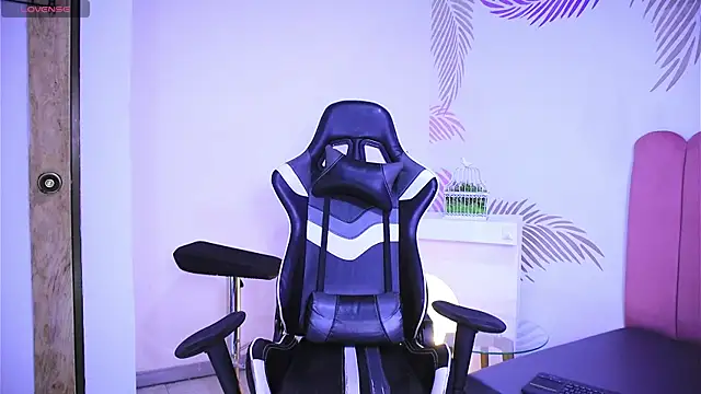 Snapshot of dianebleu chatting on March 10, 3:56 am dianebleu online show from March 10, 3:56 am