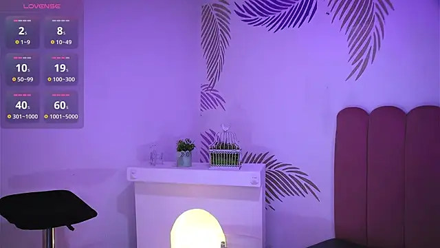 Snapshot of dianebleu chatting on March 11, 3:59 am dianebleu online show from March 11, 3:59 am