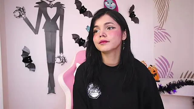 Snapshot of dianebleu chatting on October 18, 1:34 pm dianebleu online show from October 18, 1:34 pm