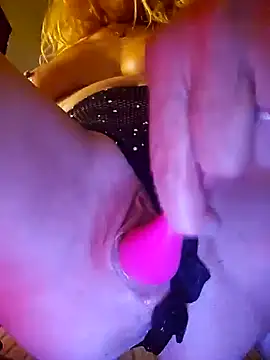 Snapshot of sexynini83 chatting on December 27, 1:00 am sexynini83 online show from December 27, 1:00 am