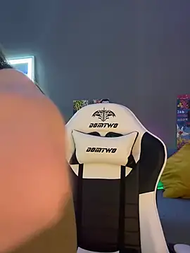 Snapshot of julia_fly chatting on February 9, 11:58 am julia fly online show from February 9, 11:58 am