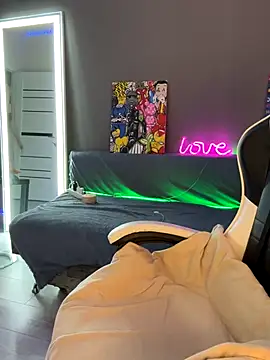 Snapshot of julia_fly chatting on October 6, 10:12 am julia fly online show from October 6, 10:12 am