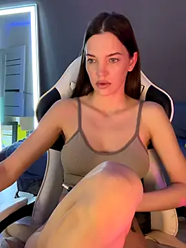 Snapshot of julia_fly chatting on December 4, 8:34 am julia fly online show from December 4, 8:34 am