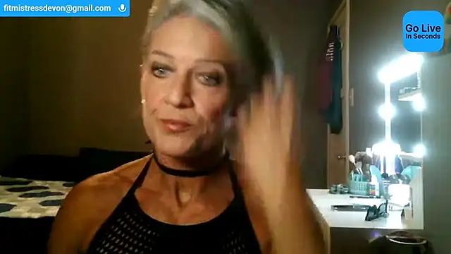 Devon2020 online show from May 29, 2:42 am