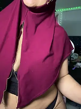 Snapshot of Jameela chatting on June 9, 10:32 pm Jameela online show from June 9, 10:32 pm