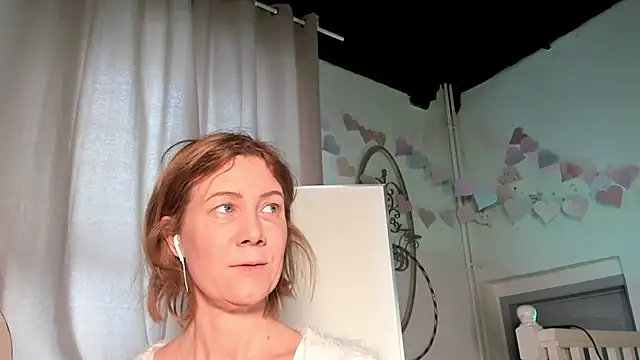 Lola Belgium online show from February 16, 1:05 pm