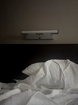 Snapshot of versetopcouple chatting on December 17, 12:27 am versetopcouple online show from December 17, 12:27 am