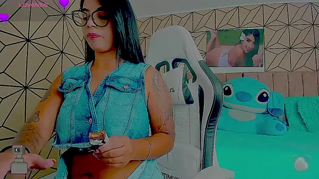 vane lopez  online show from March 25, 8:37 pm