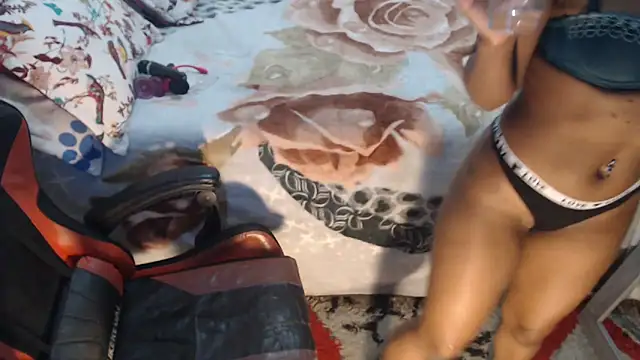 sexyjustin202 online show from April 11, 12:15 am