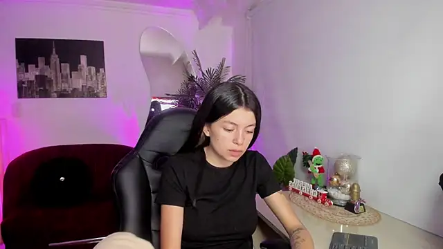 Meghan320 online show from December 19, 11:39 am