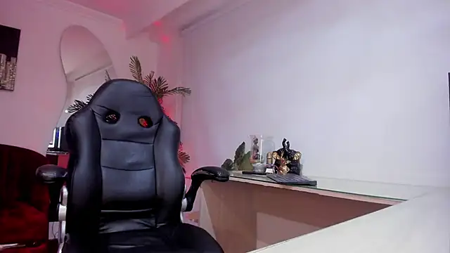 Meghan320 online show from March 10, 11:37 am