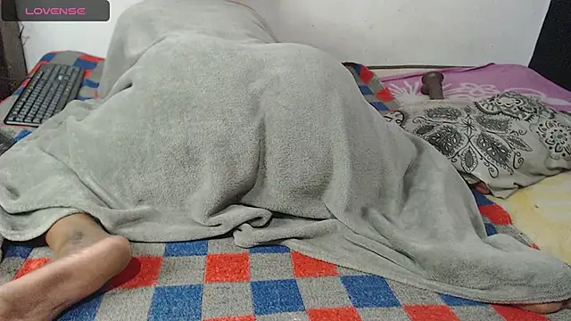 Snapshot of Sexy_night_bm chatting on January 4, 6:19 am Sexy night bm online show from January 4, 6:19 am