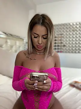 KirstieVegas online show from March 19, 8:22 pm