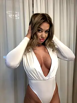 KirstieVegas online show from September 19, 4:51 pm