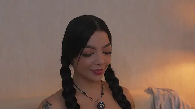 sarah hiill online show from April 2, 12:14 pm