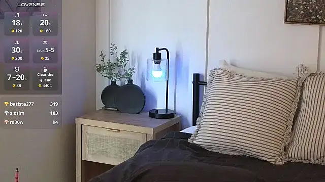 Snapshot of CharlotteDoe chatting on September 30, 3:39 pm CharlotteDoe online show from September 30, 3:39 pm