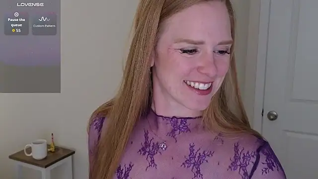 Snapshot of CharlotteDoe chatting on October 5, 1:42 pm CharlotteDoe online show from October 5, 1:42 pm