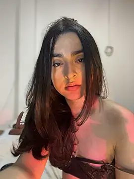 Snapshot of MiahWindsor chatting on November 10, 2:32 am MiahWindsor online show from November 10, 2:32 am