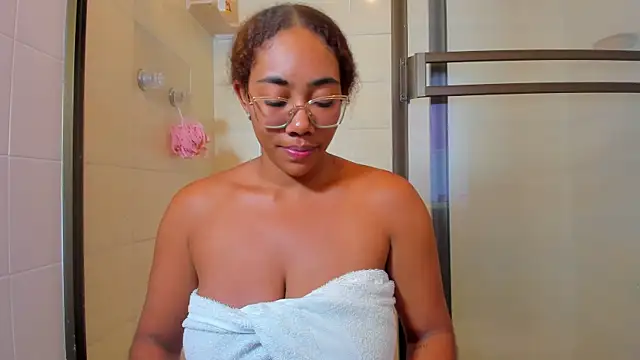 Snapshot of Aisharhodes00 chatting on December 11, 7:36 pm Aisharhodes00 online show from December 11, 7:36 pm