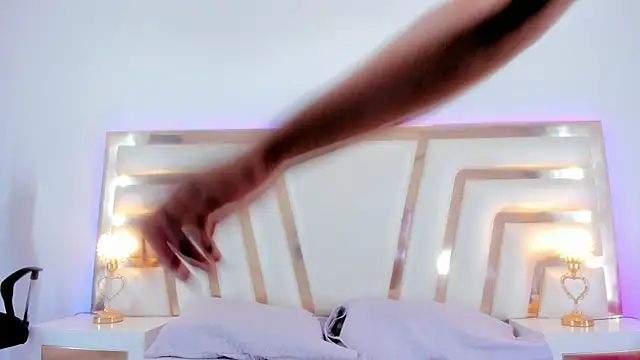 Snapshot of Aisharhodes00 chatting on February 10, 8:31 pm Aisharhodes00 online show from February 10, 8:31 pm