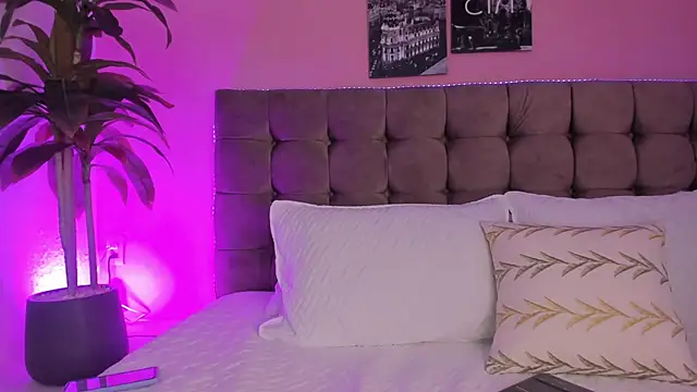 Snapshot of Stefhanyblow chatting on February 27, 12:54 am Stefhanyblow online show from February 27, 12:54 am