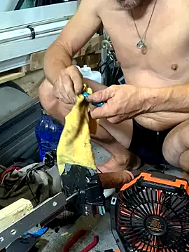 Snapshot of Likewise chatting on October 25, 11:10 pm Likewise online show from October 25, 11:10 pm