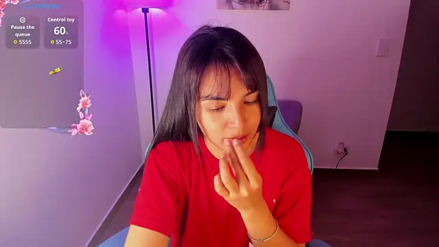 Snapshot of Miss_Nicole chatting on May 17, 8:16 pm Miss Nicole online show from May 17, 8:16 pm