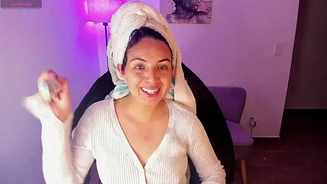 Snapshot of Miss_Nicole chatting on May 30, 1:25 am Miss Nicole online show from May 30, 1:25 am