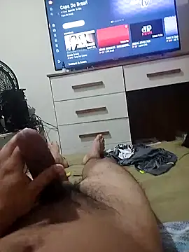 Snapshot of Glherj chatting on December 14, 11:20 pm Glherj online show from December 14, 11:20 pm