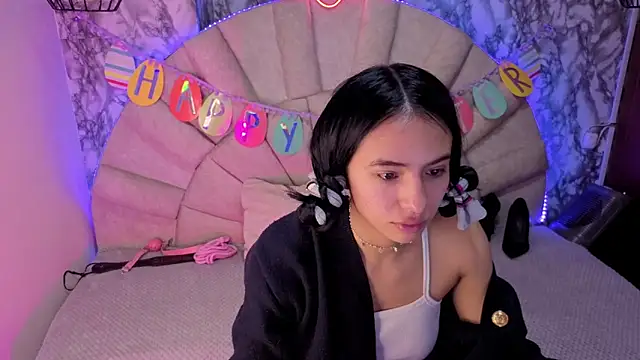  emma miller  online show from April 2, 11:08 am