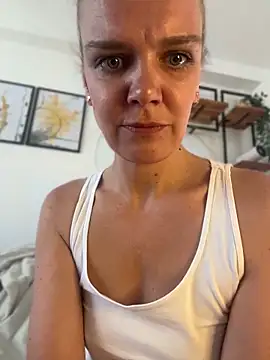Snapshot of Suesse_Schnitte chatting on May 30, 10:01 am Suesse Schnitte online show from May 30, 10:01 am