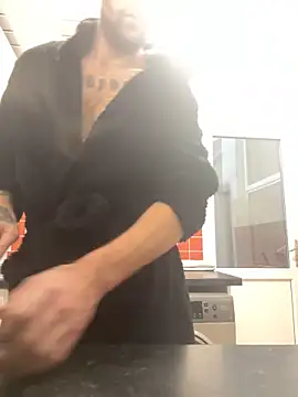 Snapshot of bigguy101 chatting on December 28, 8:37 am bigguy101 online show from December 28, 8:37 am