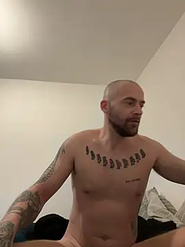 Snapshot of bigguy101 chatting on January 2, 3:05 am bigguy101 online show from January 2, 3:05 am