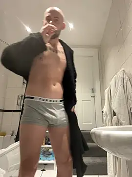 Snapshot of bigguy101 chatting on January 2, 6:07 am bigguy101 online show from January 2, 6:07 am