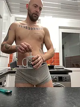 Snapshot of bigguy101 chatting on January 4, 7:55 am bigguy101 online show from January 4, 7:55 am