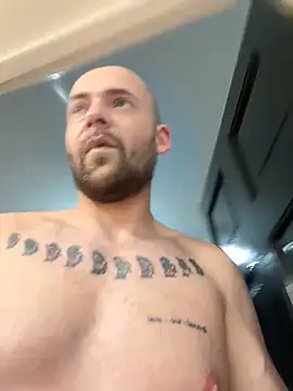 Snapshot of bigguy101 chatting on January 5, 6:35 am bigguy101 online show from January 5, 6:35 am