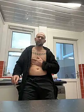 Snapshot of bigguy101 chatting on January 6, 2:58 pm bigguy101 online show from January 6, 2:58 pm