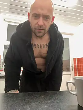 Snapshot of bigguy101 chatting on January 7, 5:33 am bigguy101 online show from January 7, 5:33 am